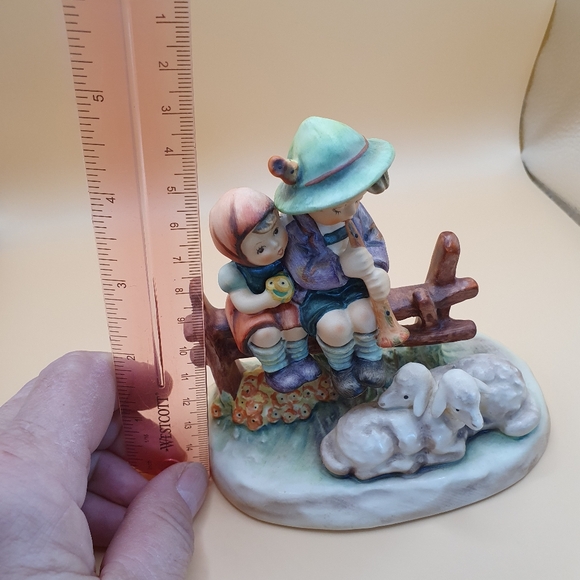 Goebel #99 Enventide figurine - Picture 2 of 7